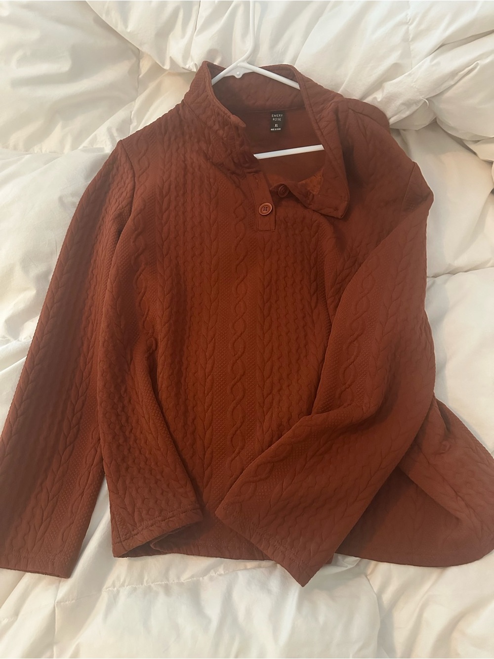 Emery Rose Textured Rust Knit Pullover